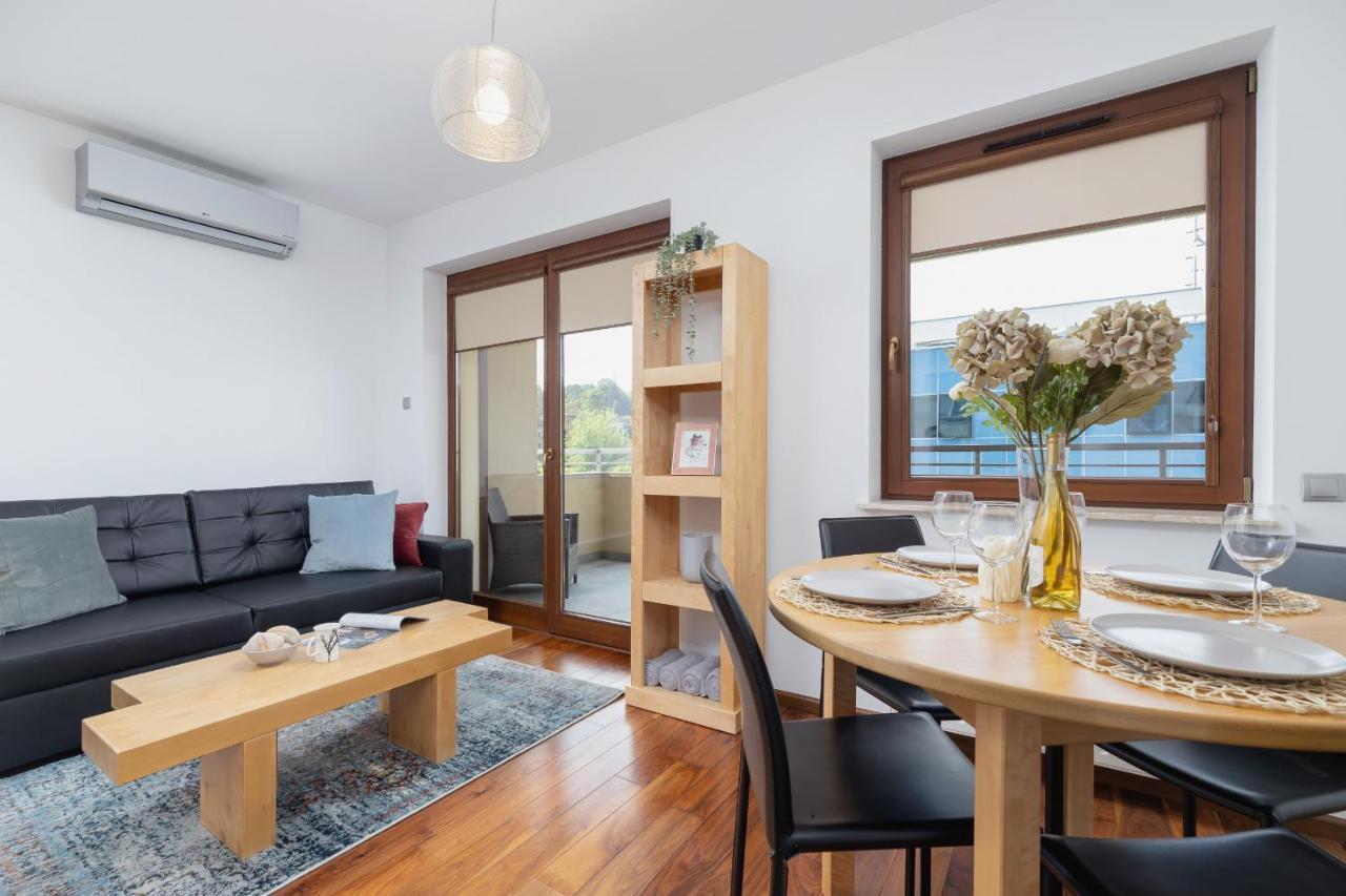 Krakow Blonia Apartment With Balcony By Noclegi Renters Bagian luar foto