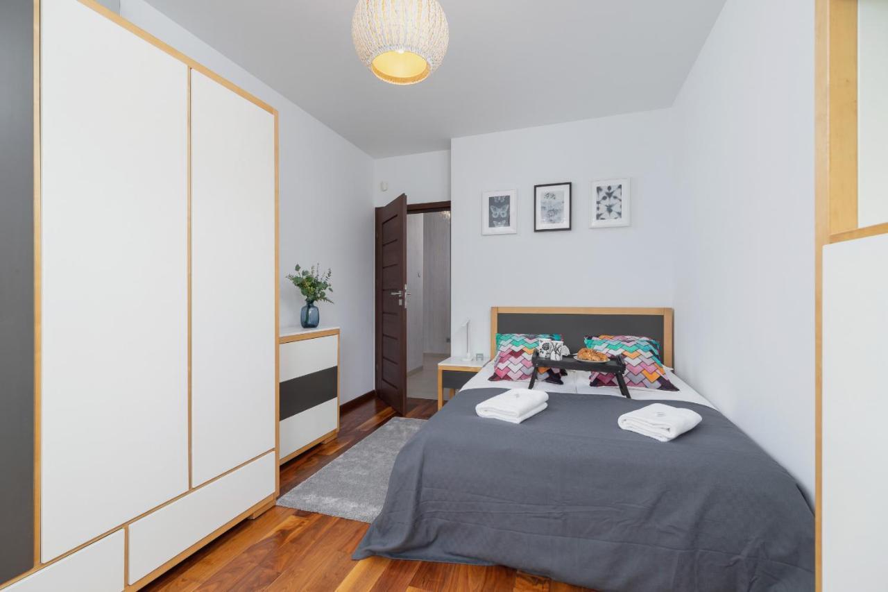 Krakow Blonia Apartment With Balcony By Noclegi Renters Bagian luar foto