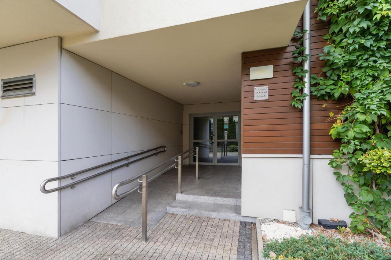 Krakow Blonia Apartment With Balcony By Noclegi Renters Bagian luar foto