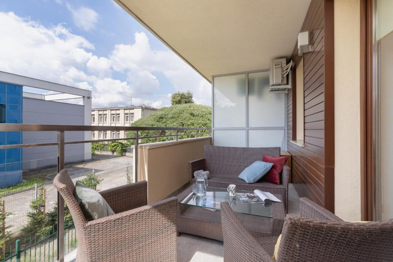 Krakow Blonia Apartment With Balcony By Noclegi Renters Bagian luar foto