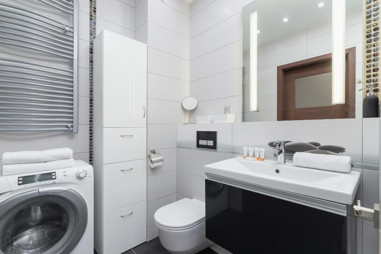 Krakow Blonia Apartment With Balcony By Noclegi Renters Bagian luar foto