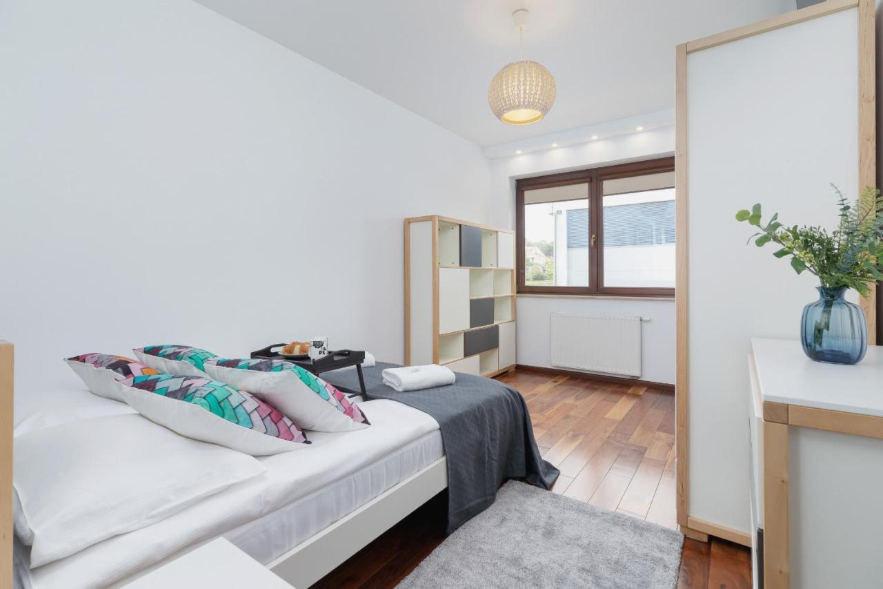 Krakow Blonia Apartment With Balcony By Noclegi Renters Bagian luar foto
