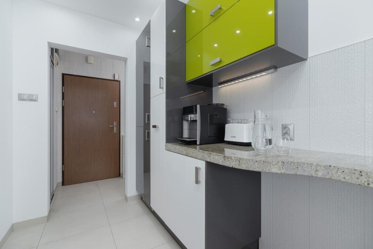Krakow Blonia Apartment With Balcony By Noclegi Renters Bagian luar foto