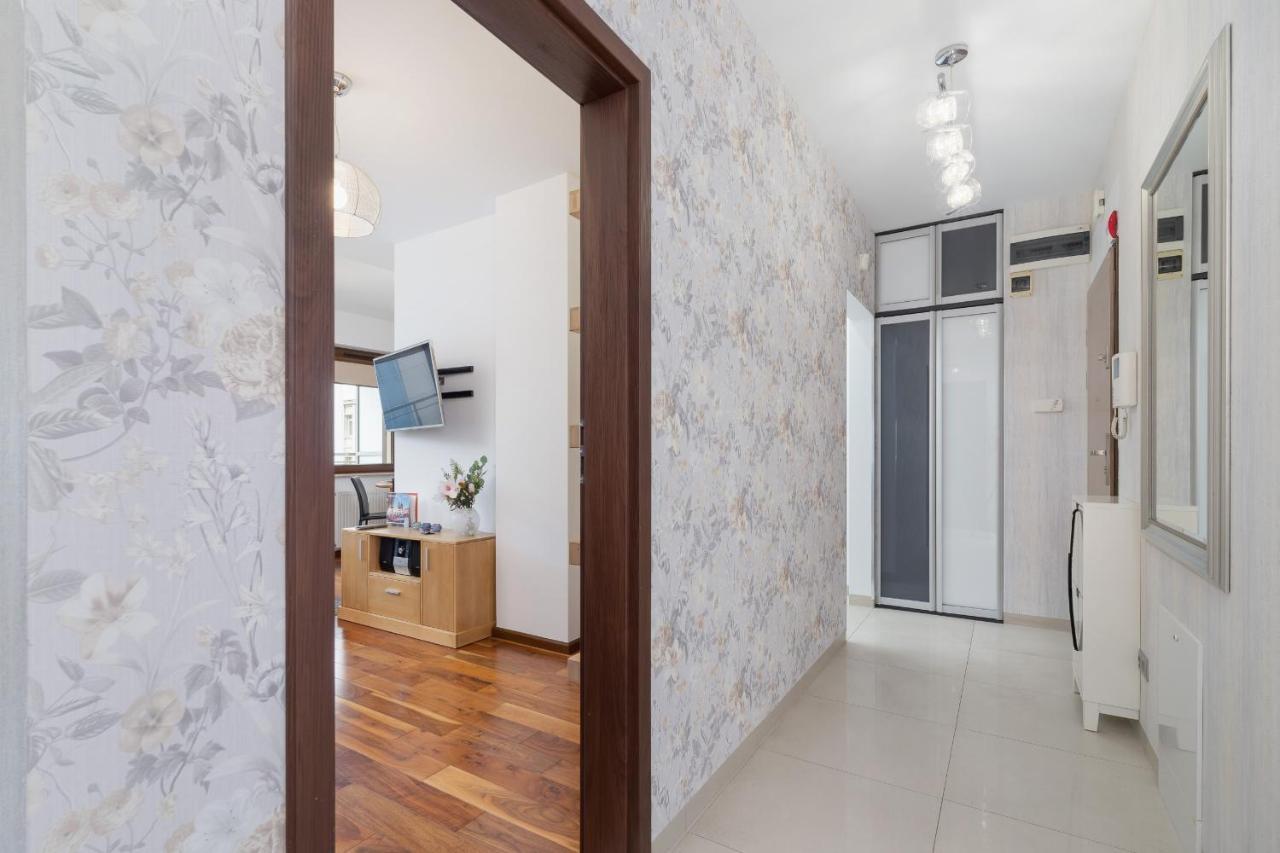 Krakow Blonia Apartment With Balcony By Noclegi Renters Bagian luar foto